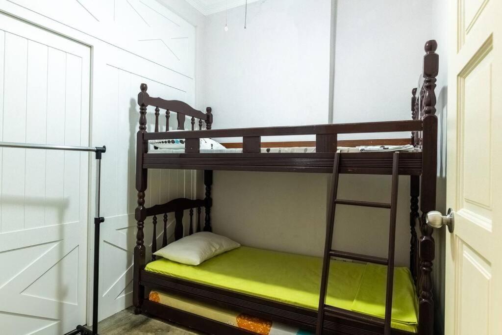 New Granny Cozy House Georgetown 2-6Pax Vila Exterior foto